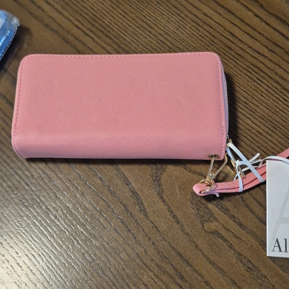 Nwt Alyssa Wallet